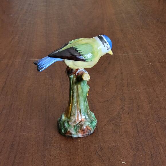 Vintage Tuscan Blue Cap Female Yellow Bird Figurine England 5.25". - Picture 2 of 16